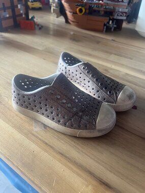 NATIVE GOLD KIDS SHOES